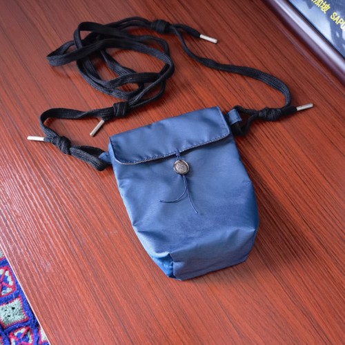 防泼水轻便耐脏深蓝色手机包 自制通勤随身包 旅行斜挎包