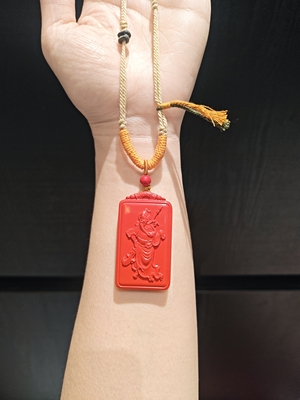 50乘28m高含量朱砂水飞沙大块头立体雕刻关公吊坠项链毛衣链