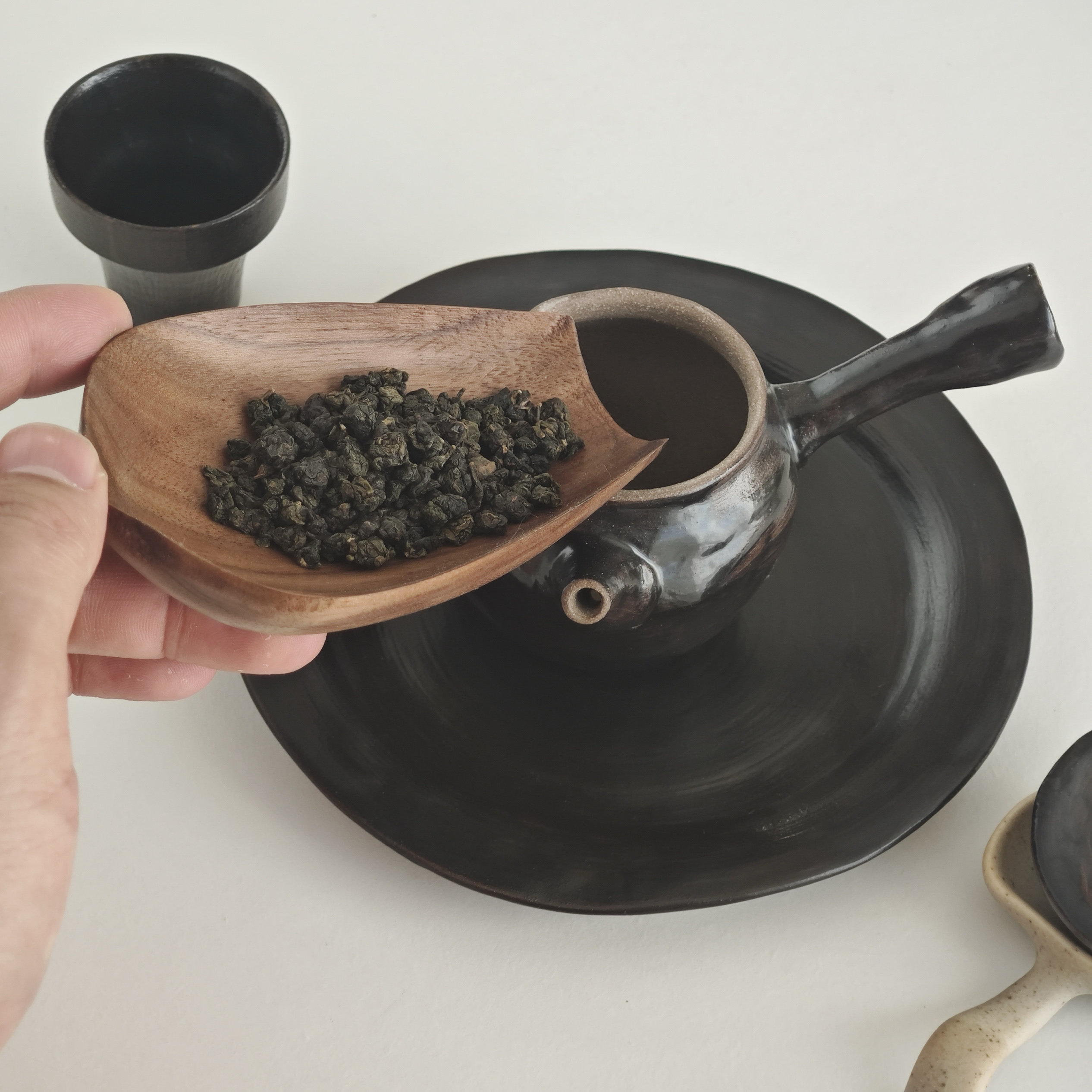 诺裔家 日本器 小栗制木黑胡桃整木早樱花瓣型茶则投茶皿闻香木碟