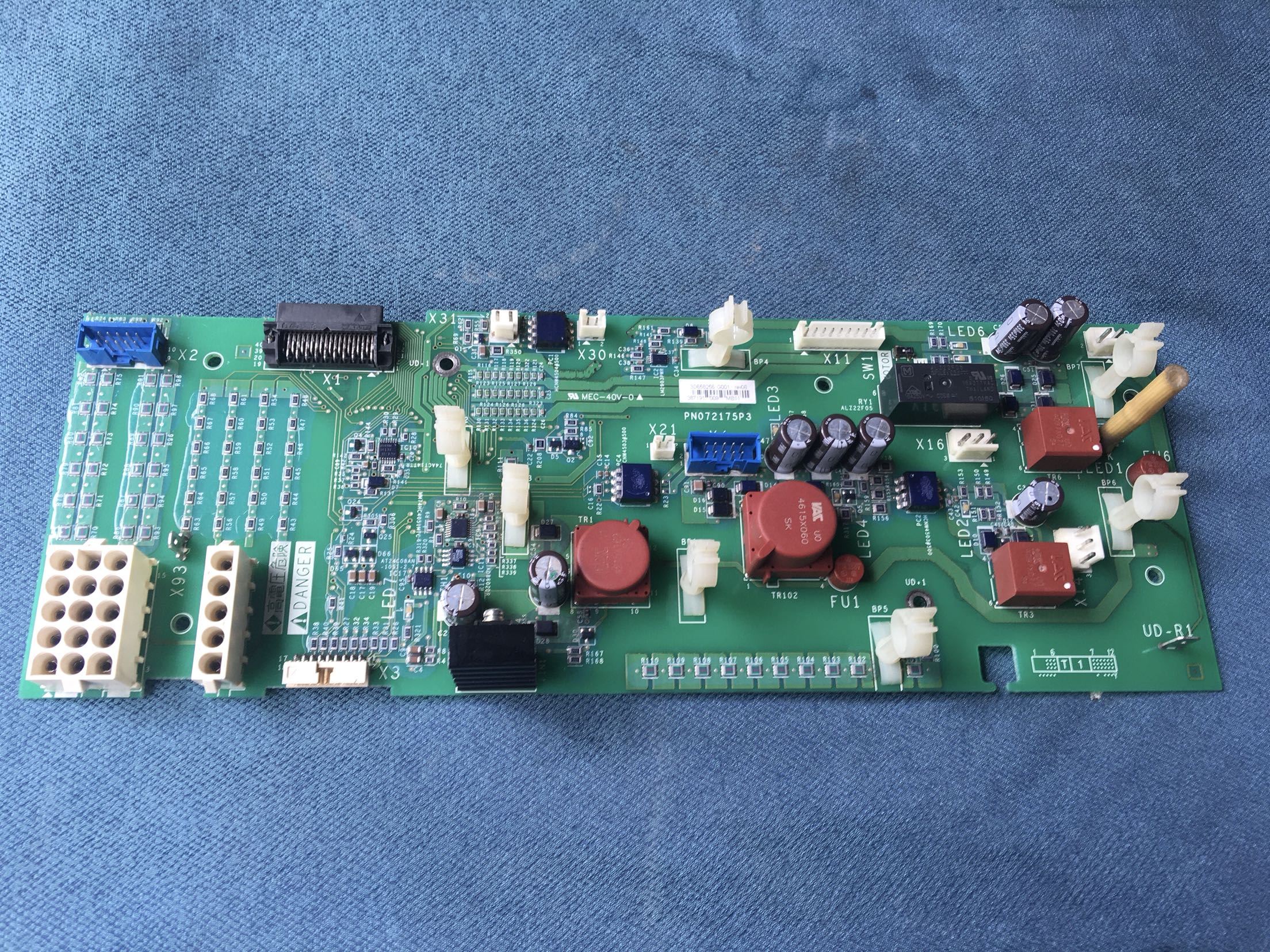 VX5A1500施耐德ATV61-160KW或ATV71-132KW变频器检测板PN072175P3