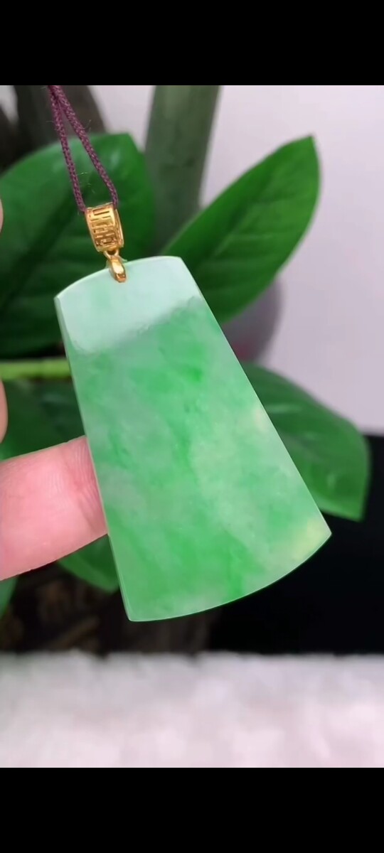 嘉羽倾城珠宝天然翡翠a货冰种浅绿色无事牌玉吊坠挂件新品推荐