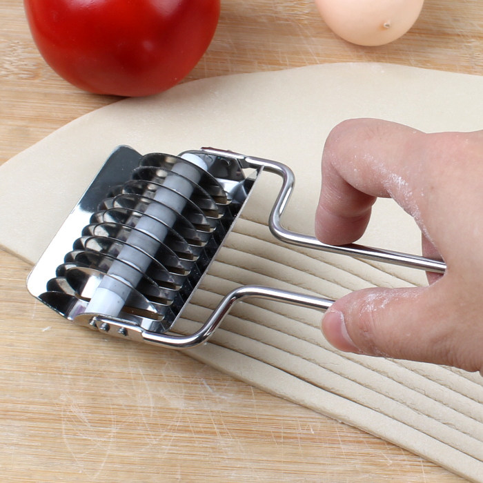 不锈钢手动切面条机 切面条刀 小型家用滚轮切面条刀模具套压面器