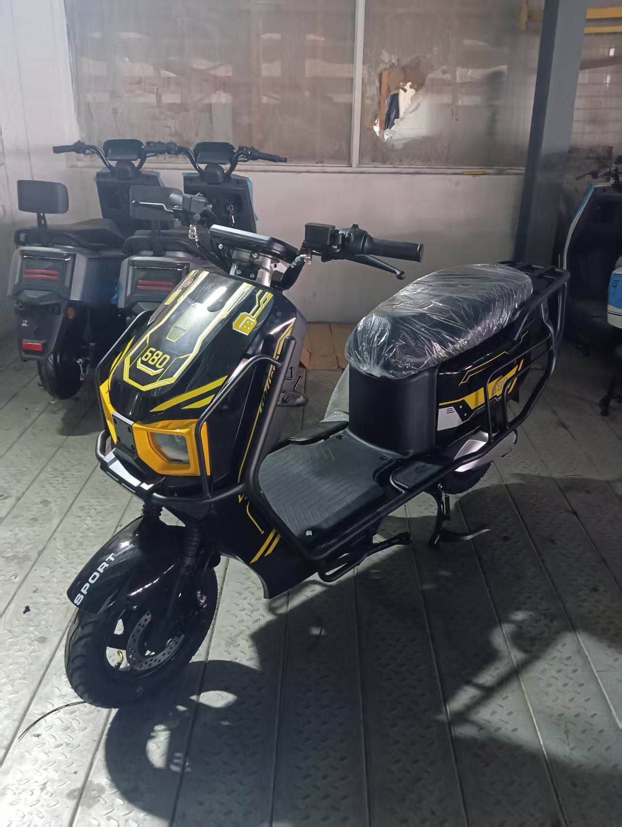 苍穹京牌大黄蜂苍穹680大眼赤兔电动自行车锂电国标新外卖闪送快