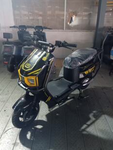 苍穹京牌大黄蜂苍穹680大眼赤兔电动自行车锂电国标新外卖闪送快