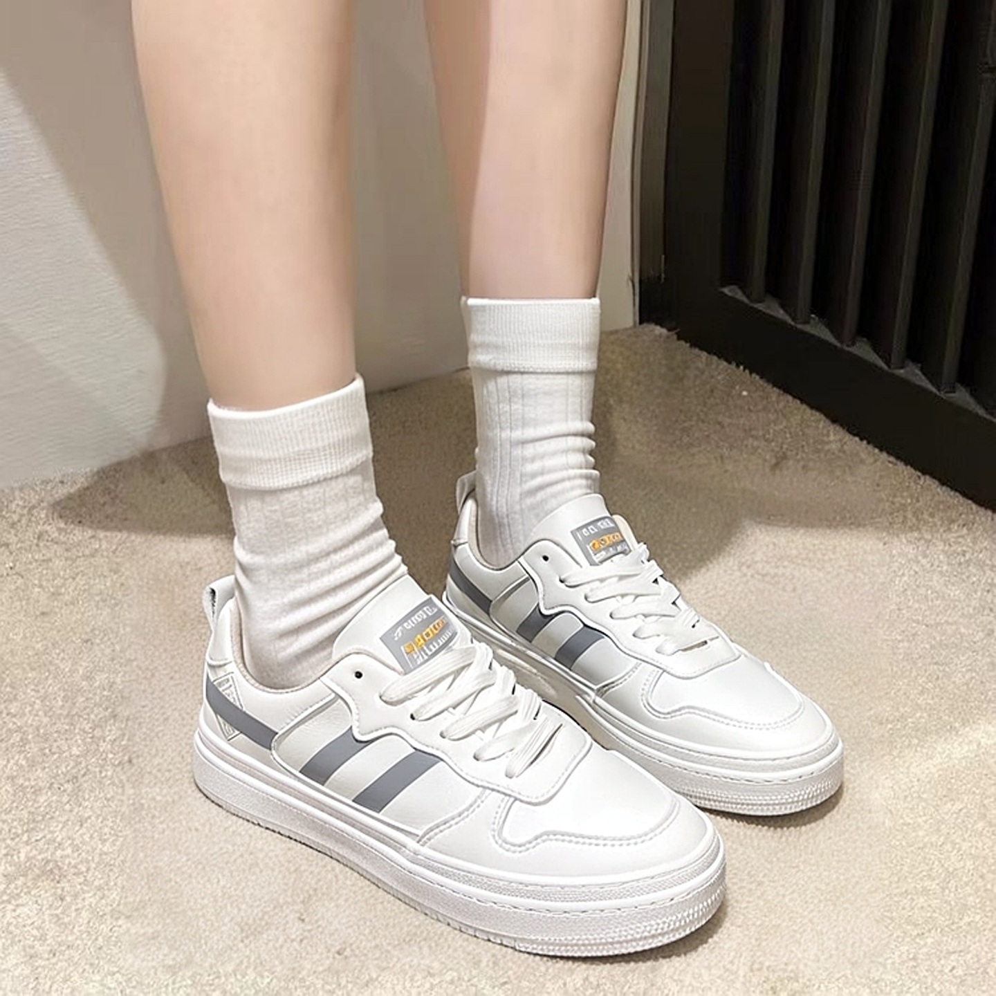 双星女士休闲平底小白鞋