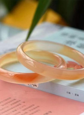 玛瑙融雪梨俏色玉髓手镯高品质