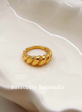 Basstudio不掉色欧美钛钢网红同款戒指金色情侣对戒牛角包戒指女