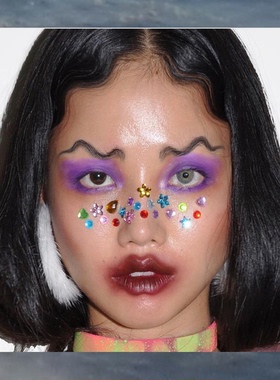 VIRAL SPREAD 90s少女爱心 bling 贴纸 face rocks 妆面搭配