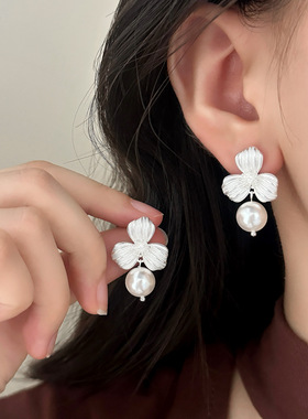 法式甜美轻奢高级感气质纹理感哑光花朵施家珍珠耳钉简约时尚耳饰