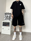 黑色