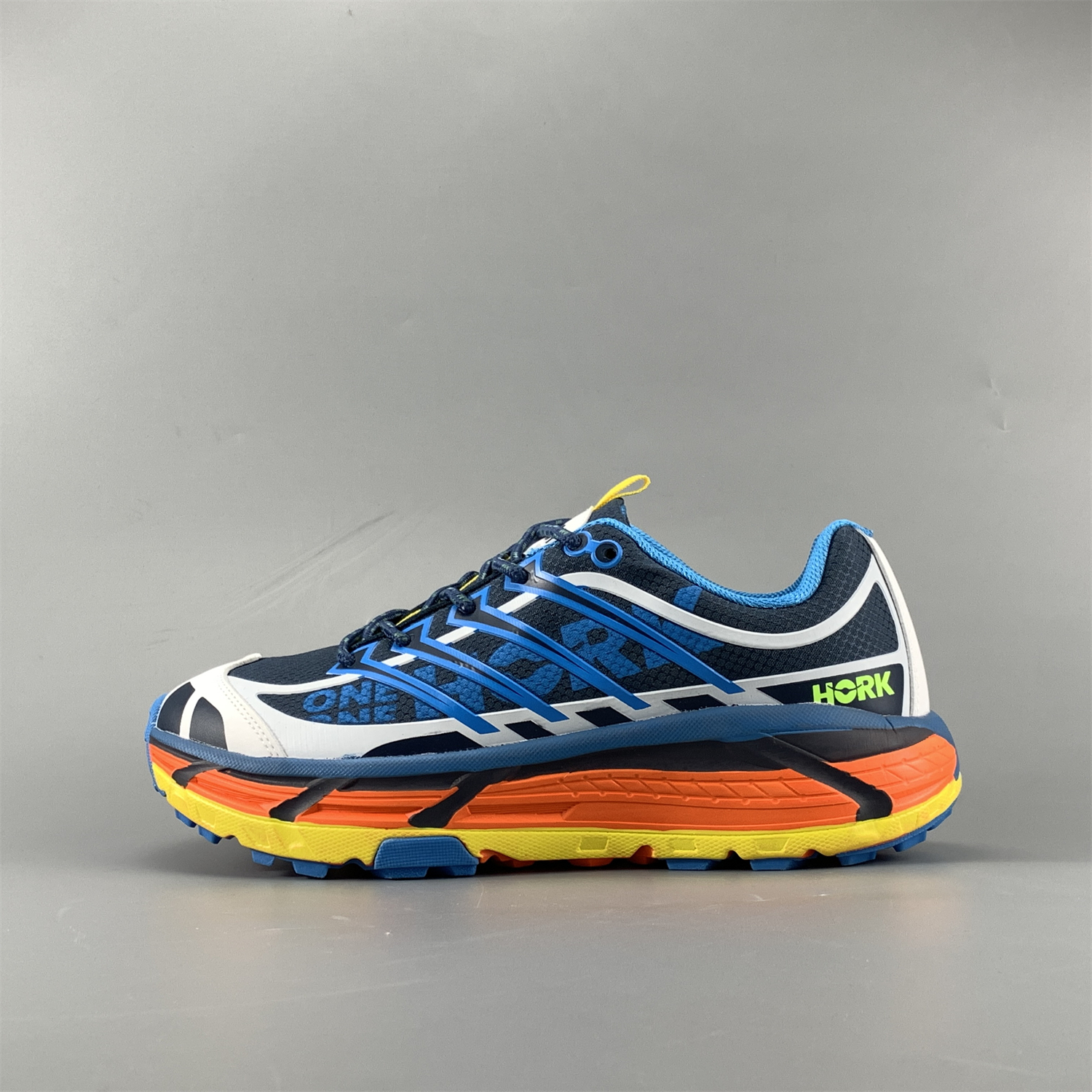 轻便透气厚底缓震防滑运动休闲鞋