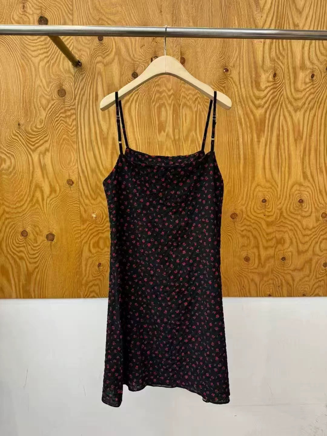 project view现韩国东大门2025夏款洋气百搭圆领碎花吊带连衣裙