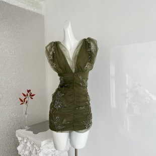 度假风连衣裙女气质名媛生日小礼服古早重工钉珠性感收腰包臀短裙