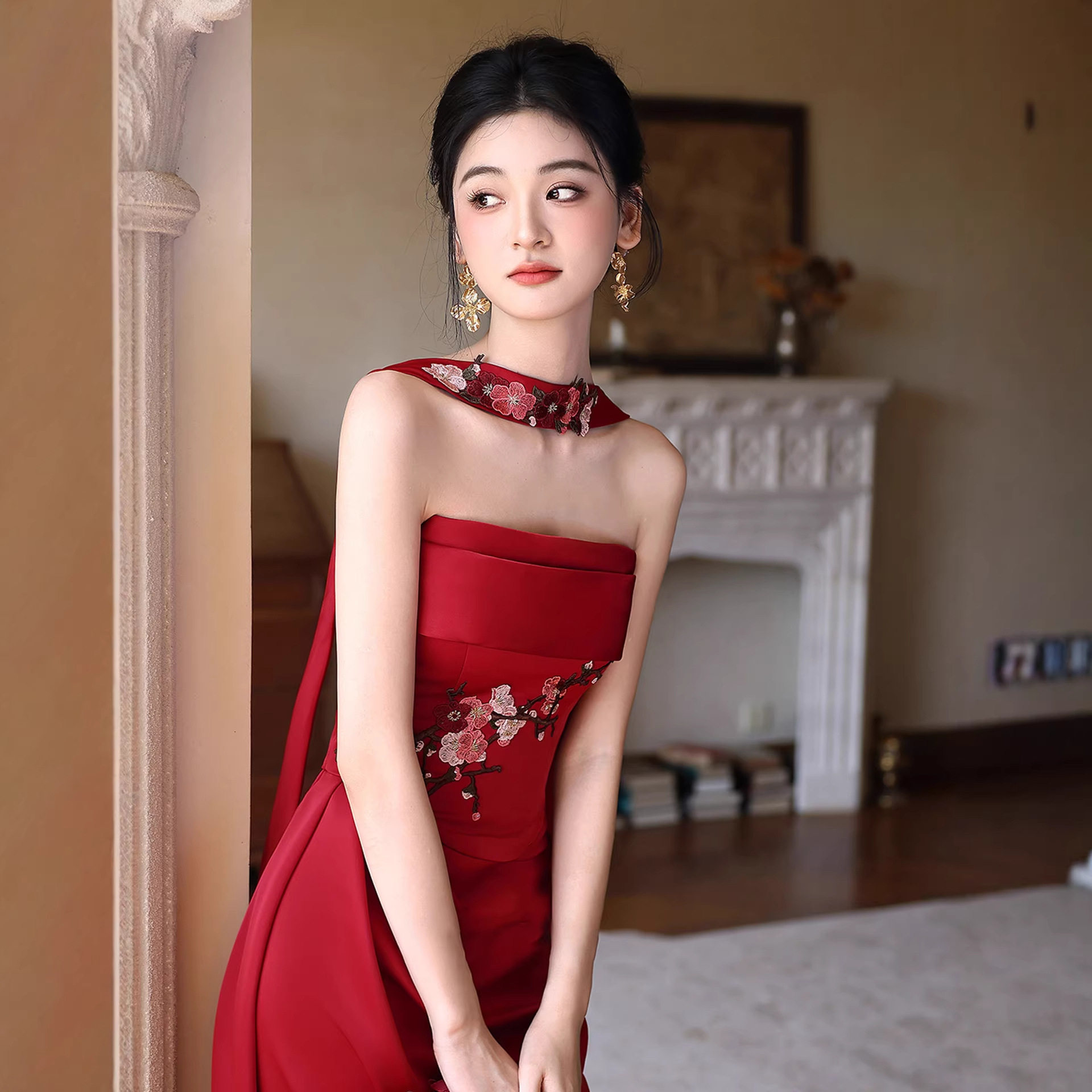 绝美抹胸订婚晚礼服2026新款新中式红色敬酒服小个子新娘结婚晨袍图片