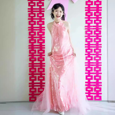 粉色晨袍女新娘婚礼晨拍礼服2025新款亮片订婚挂脖连衣裙平时可穿