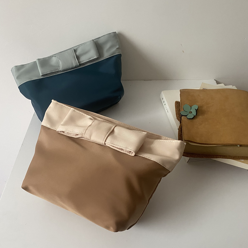 蝴蝶结撞色大容量化妆包收纳包