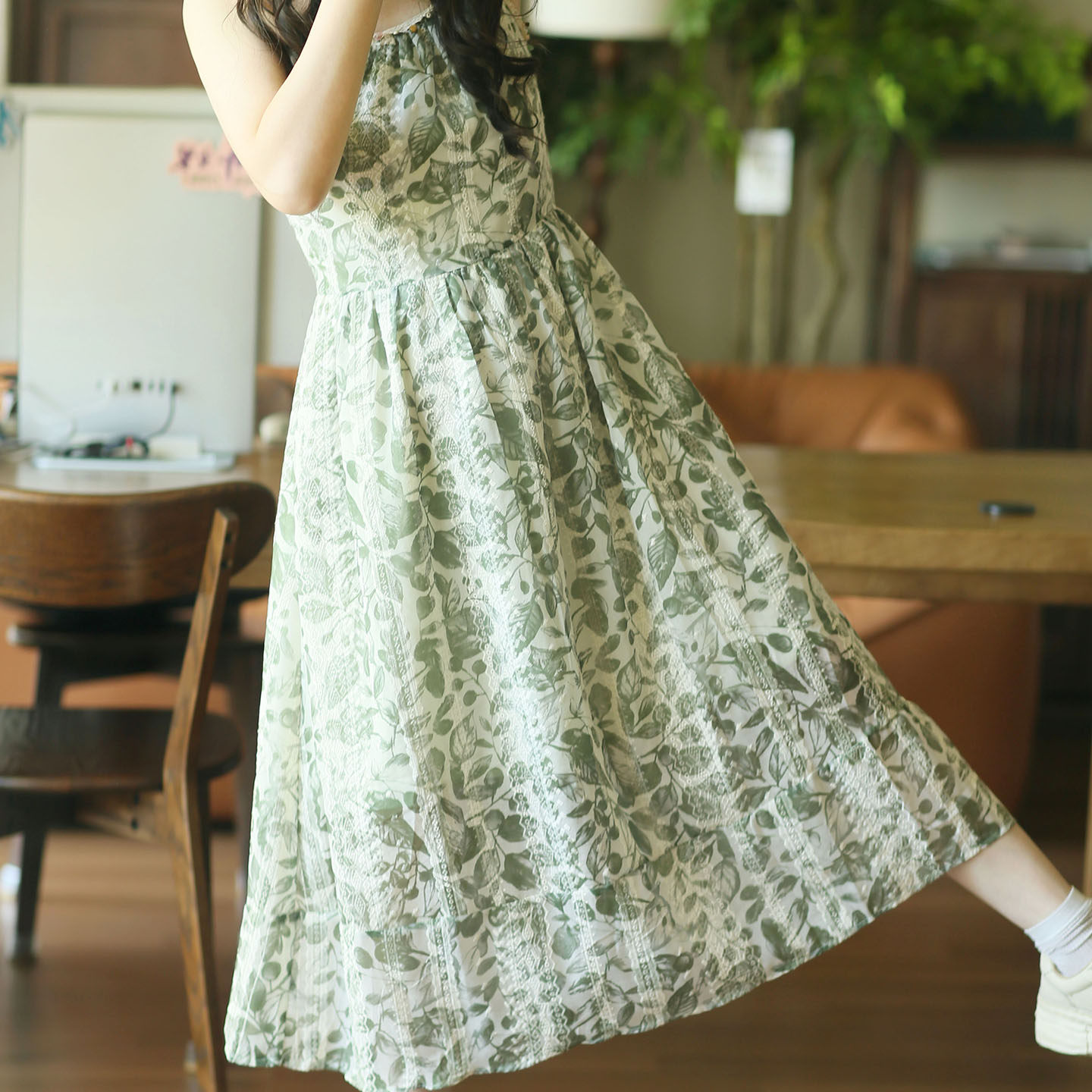 2025新款彩色宝石蕾丝刺绣吊带裙中长裙小清新绿叶碎花连衣裙女装