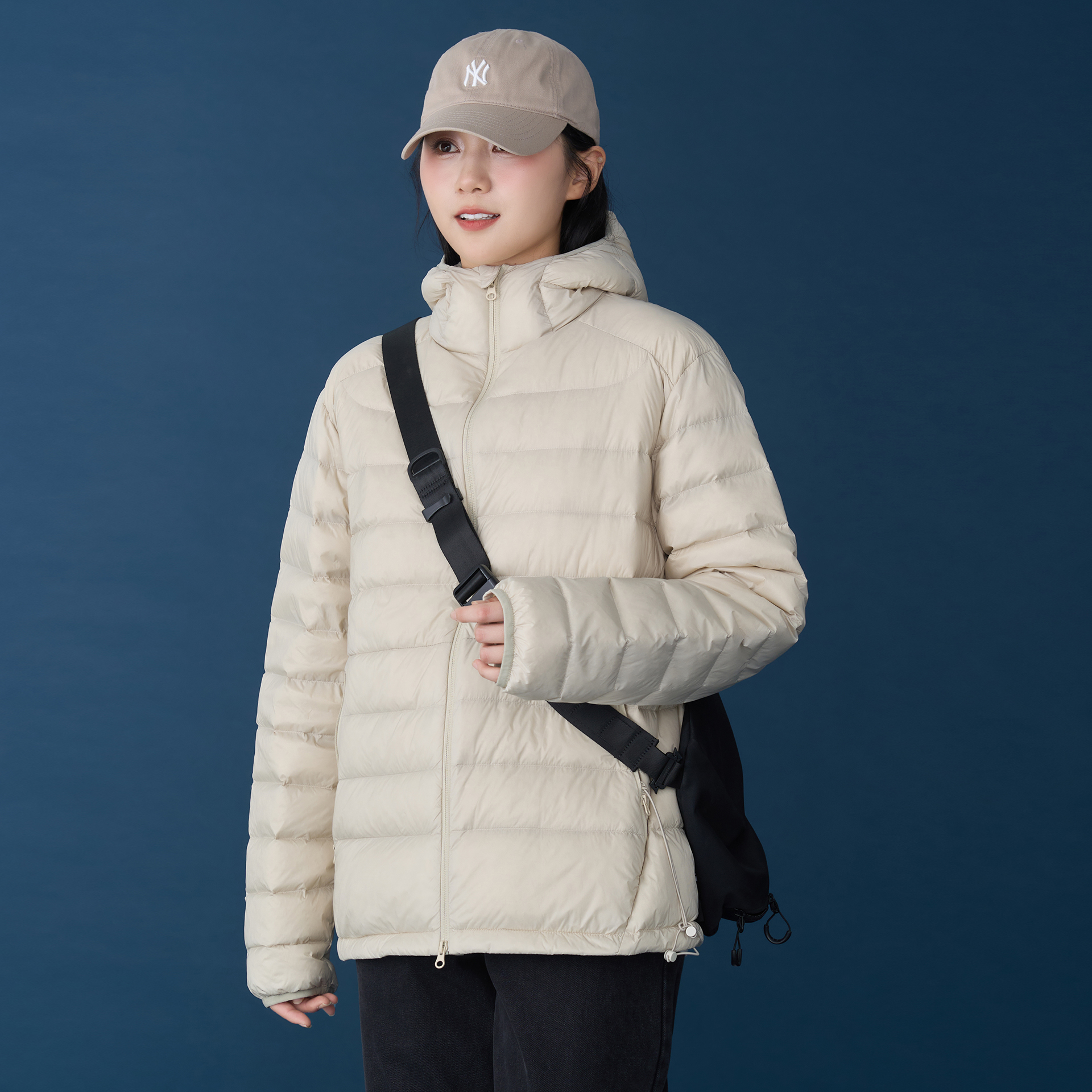 90白鸭绒连帽轻薄羽绒服