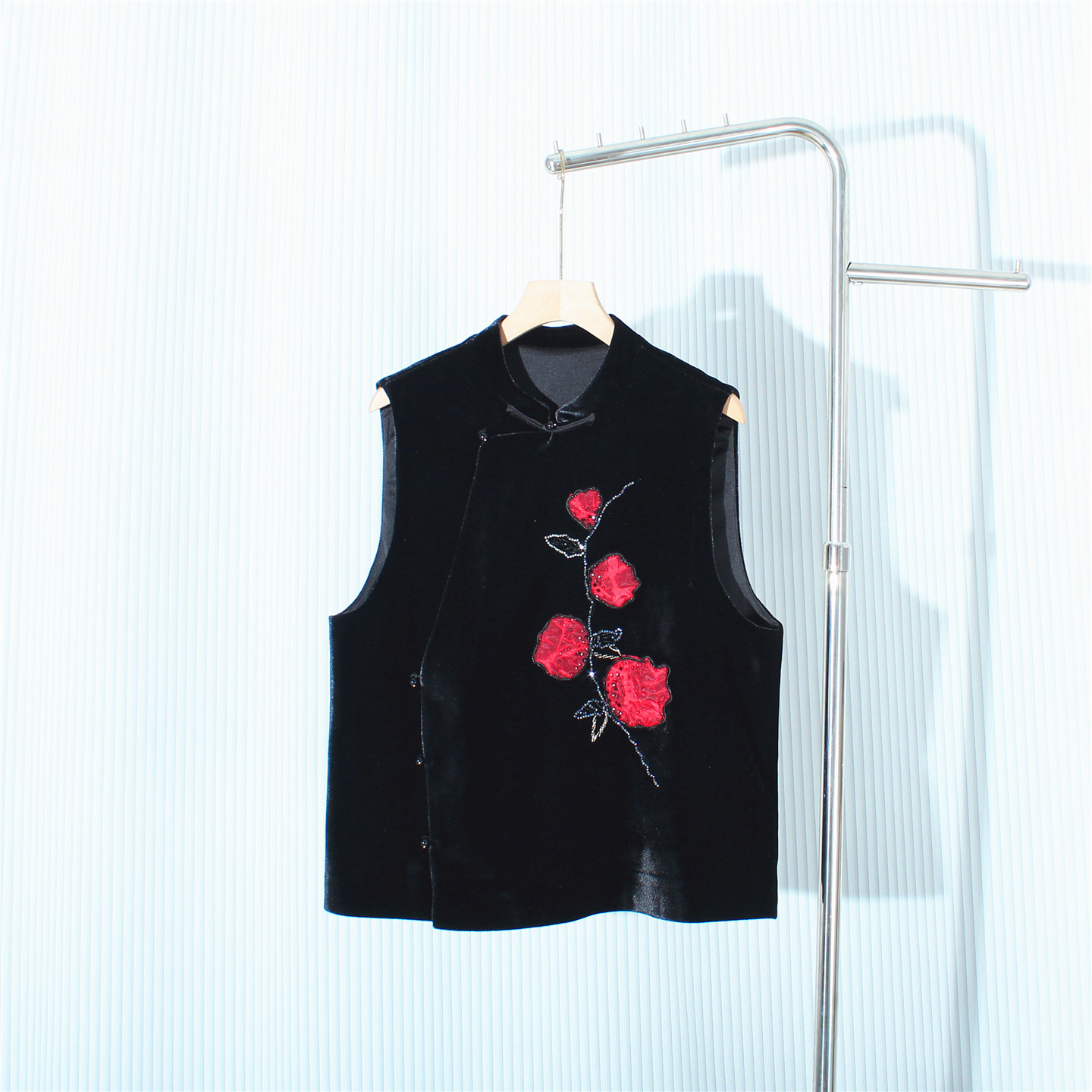 秋冬丝绒捏玫瑰花钉珠侧襟盘扣立领旗袍马甲上衣女新中式无袖坎肩