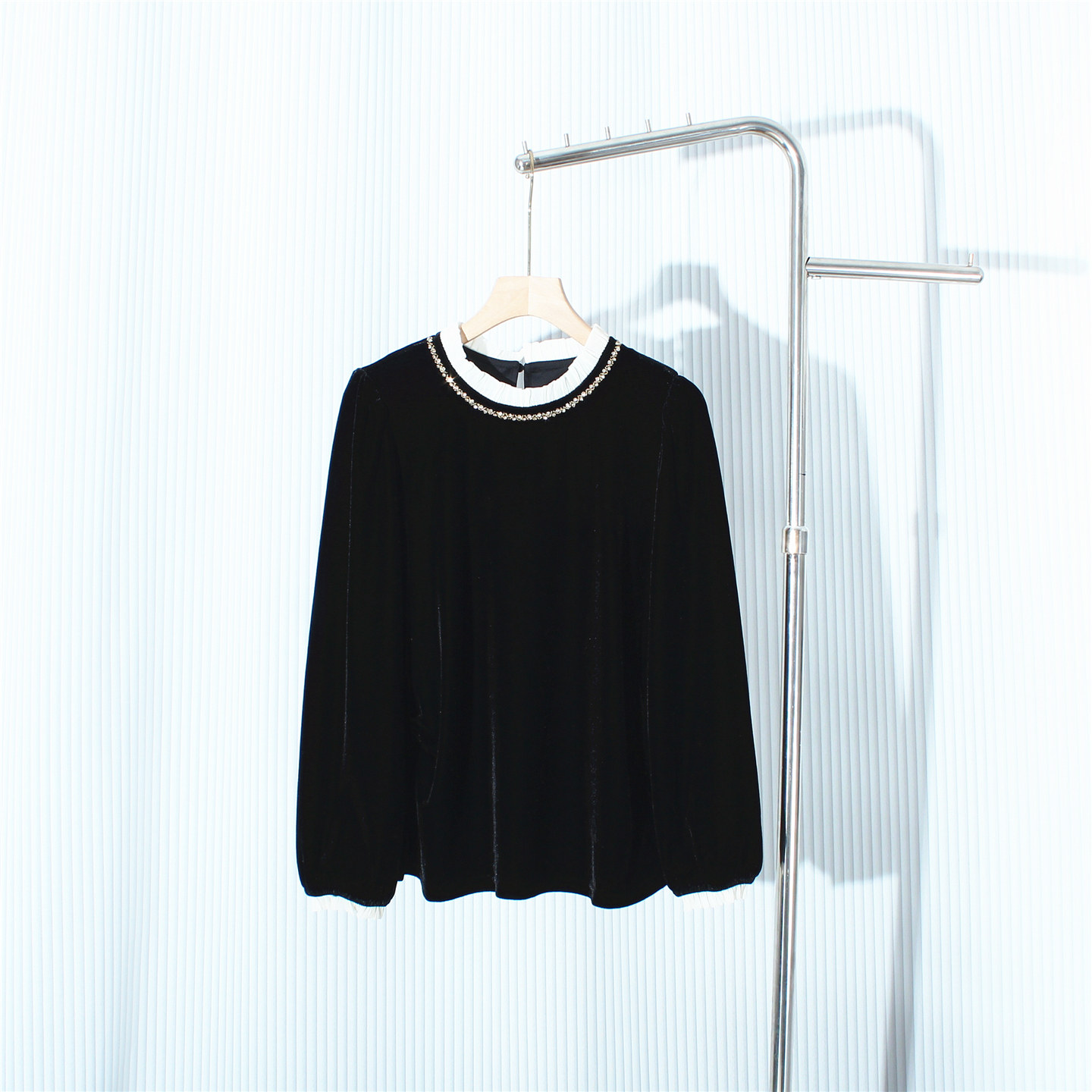 衬衫女2026春秋新款法式钉珠木耳边丝绒衬衫名媛保暖花边打底上衣