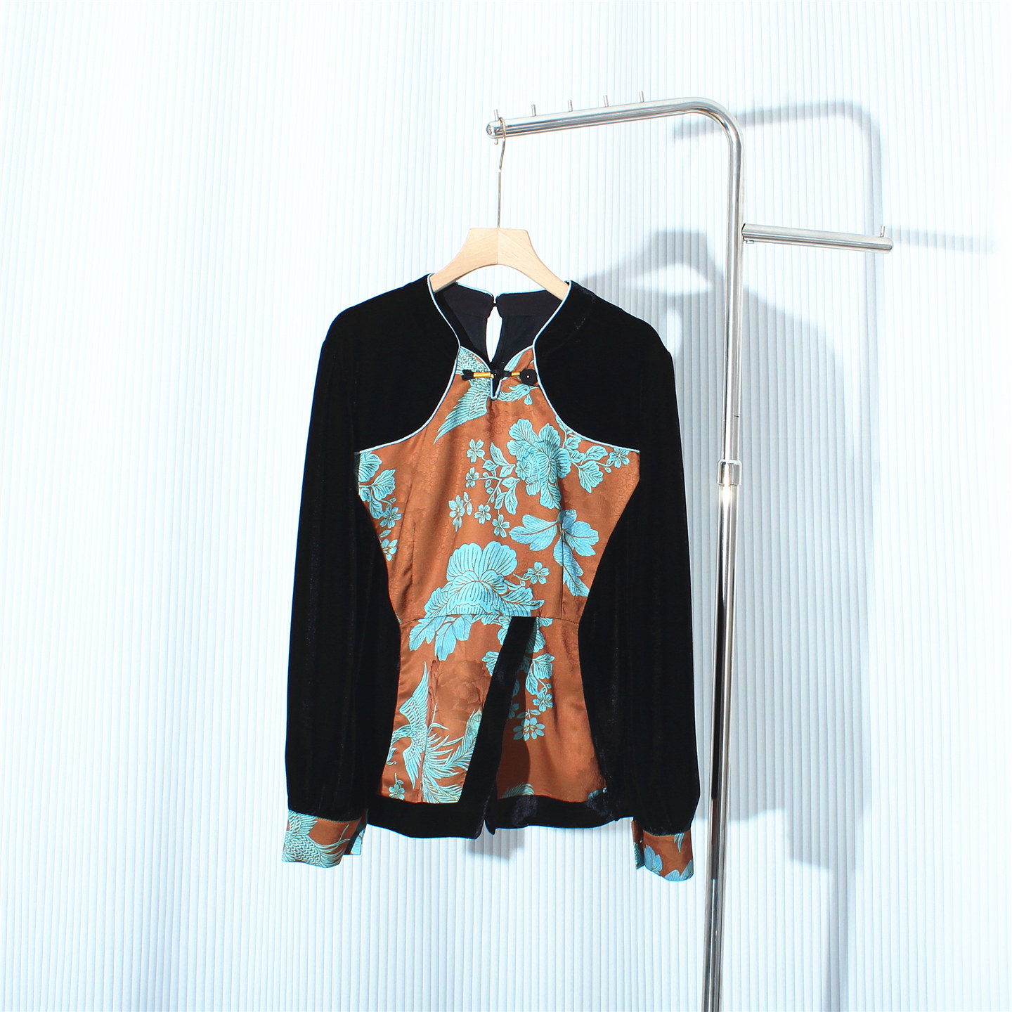 2026春秋新款时尚百搭新中式长袖小衫女气质显瘦国风盘扣丝绒上衣