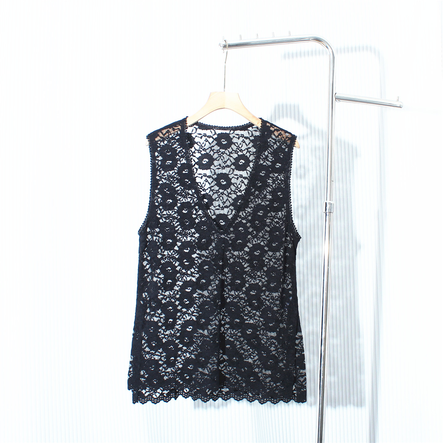 法式V领镂空蕾丝无袖背心裙修身显瘦外穿内搭打底马甲衫夏高级感