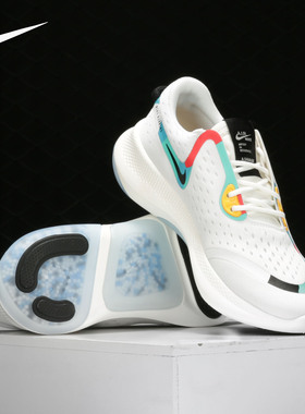 Nike/耐克白色男女休闲时尚运动透气缓震颗粒跑步鞋CV9304-100