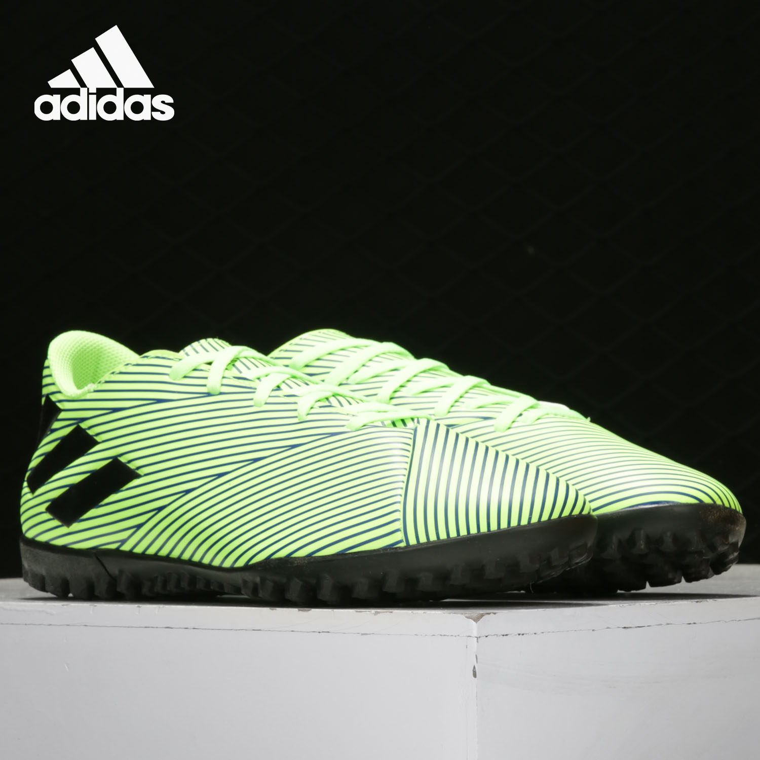 Adidas/阿迪达斯荧光绿黑色男子时尚休闲舒适运动足球鞋FV3317