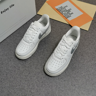 耐克Air DQ7569 Force Low白色银钩女子休闲运动板鞋 100 Nike