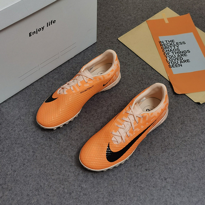 Nike/耐克黑色橙色男子经典训练比赛缓震低帮足球鞋DZ3490-800