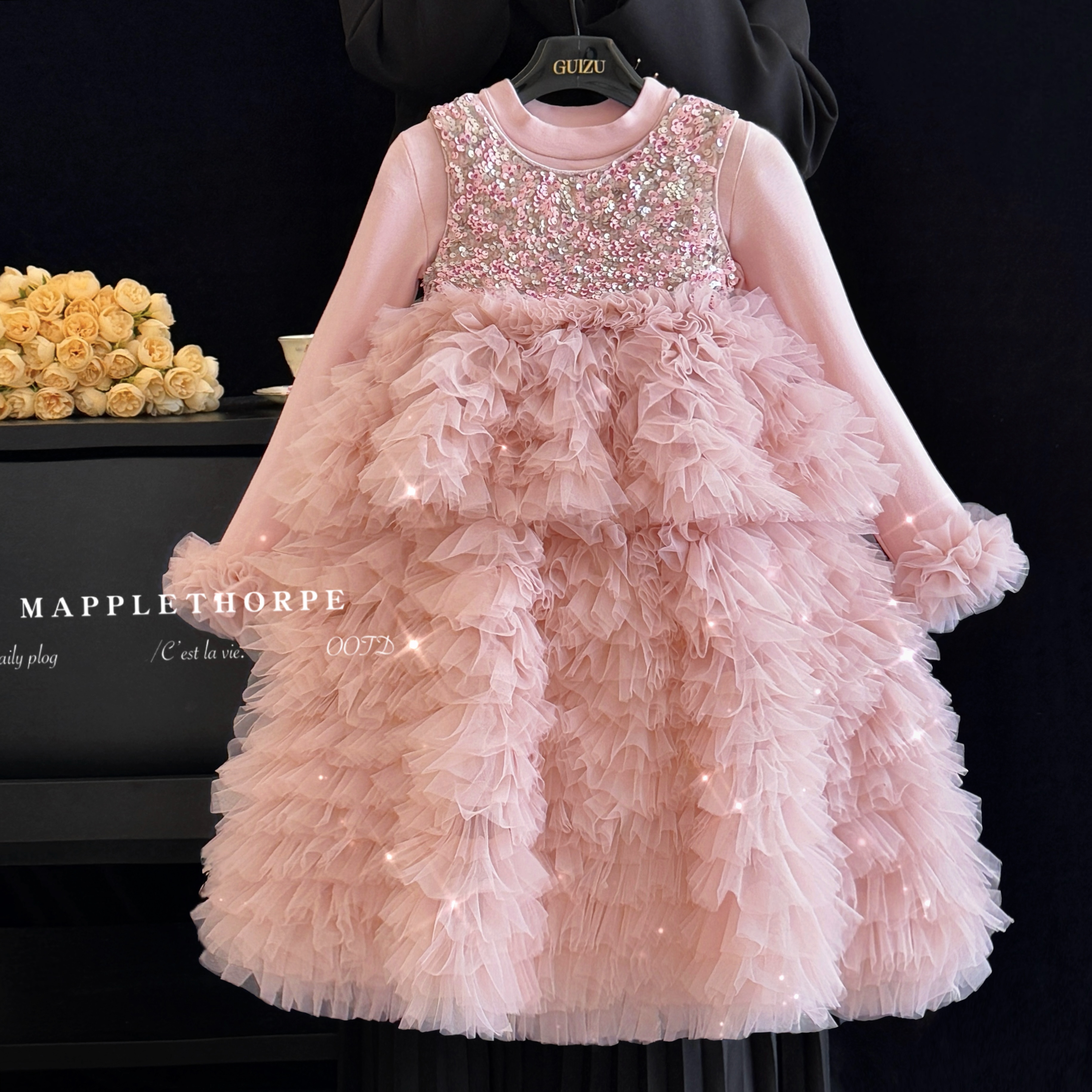 高端女童连衣裙秋冬款儿童高级感公主裙生日宴重工礼服粉色蓬蓬裙