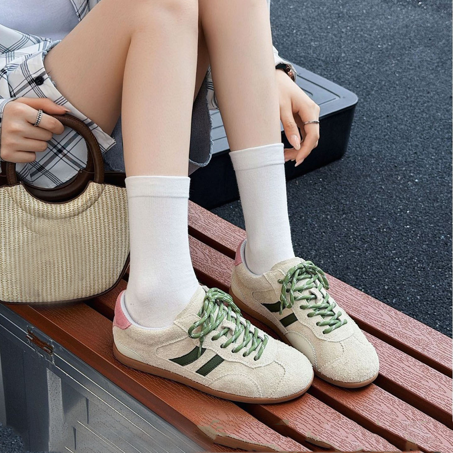 时髦韩系真皮休闲鞋女舒适软底系带显瘦平底运动德训鞋跑步旅游鞋