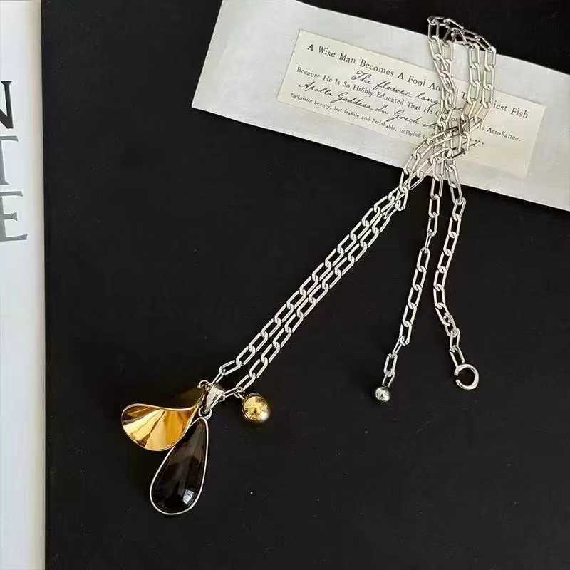 2025新款复古琥珀水滴吊坠项链女冷淡风长款轻奢小众高级感毛衣链