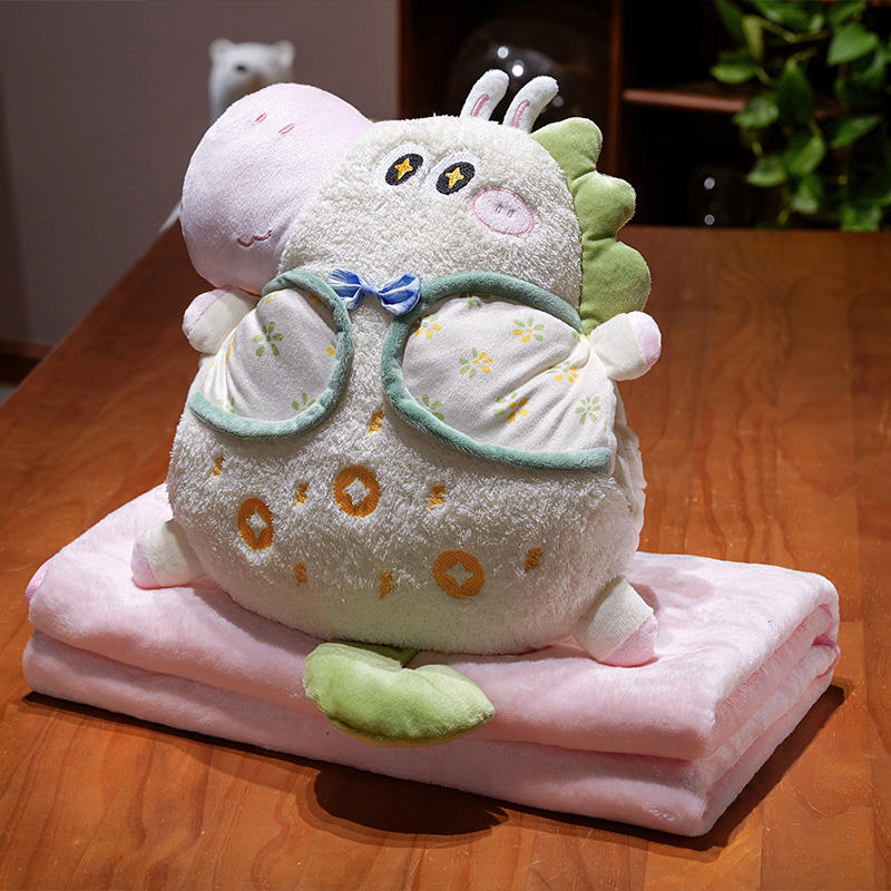 可爱卡通马上有钱毛绒抱枕毯办公室居家靠垫毯子暖手捂午睡靠枕头