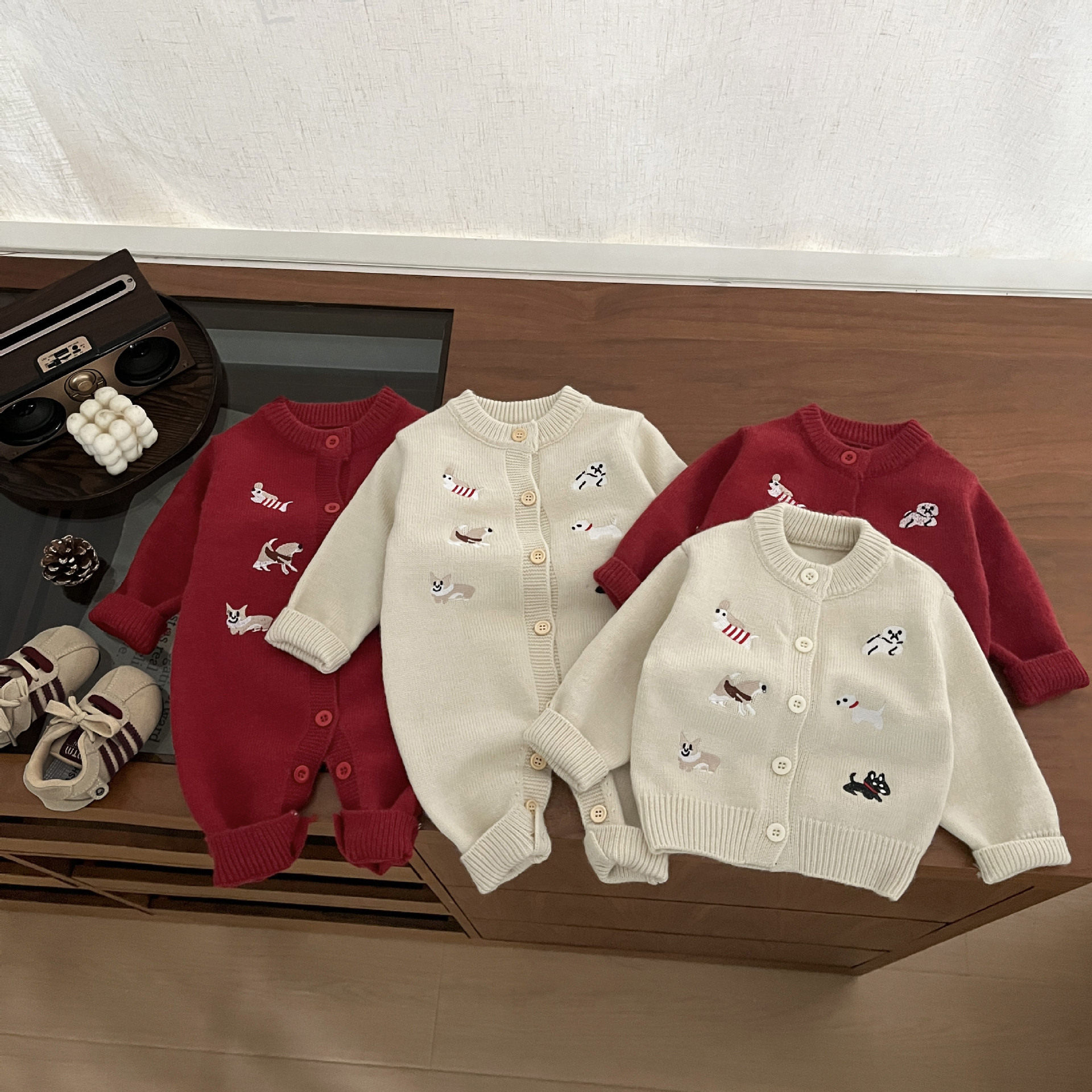 男宝宝毛衣秋冬季新款婴幼儿洋气刺绣加厚针织开衫红色周岁拜年服