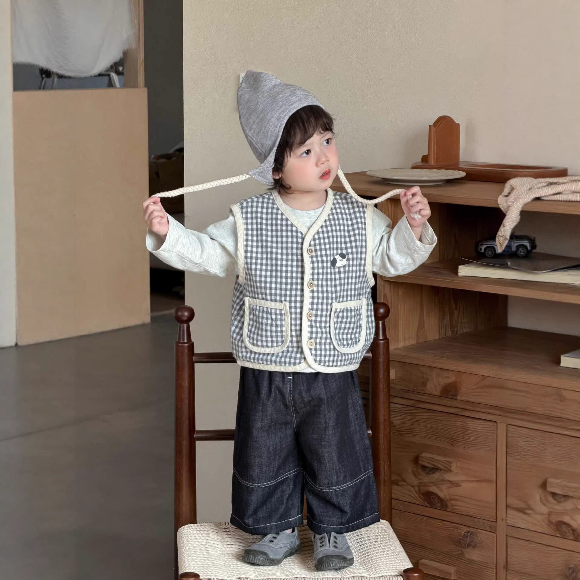 儿童格子马甲外套宝宝春装2026新款韩版童装春季衣服男童牛仔套装