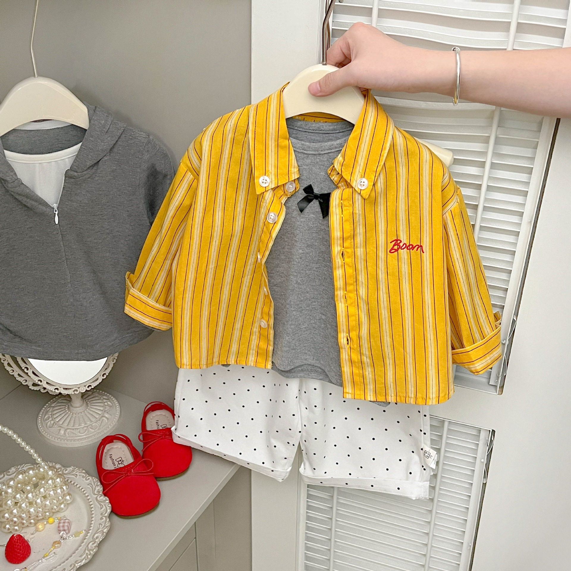 女童秋季时髦条纹衬衫外套2025春装新款婴儿宝宝洋气百搭长袖上衣