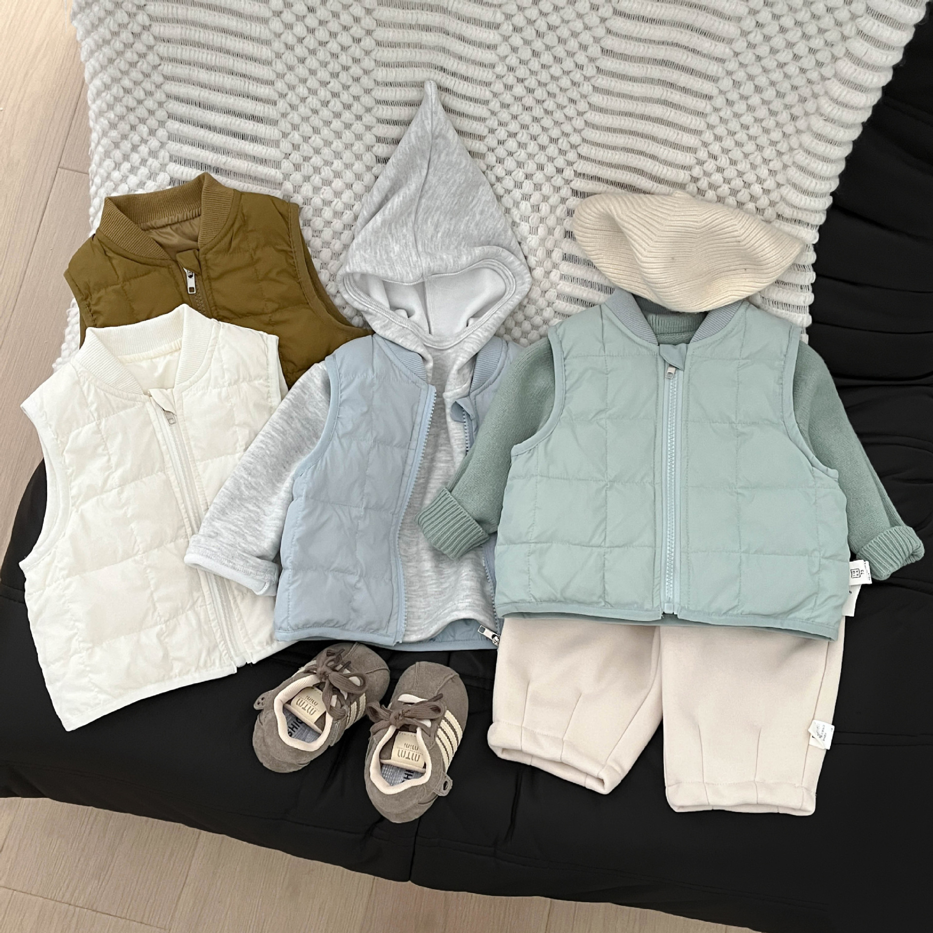 婴儿秋冬装羽绒马甲2025新款冬季男女宝宝纯色轻薄百搭外穿小背心