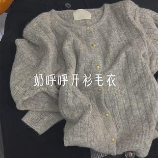 CHAO火推荐!灰色羊绒针织衫女秋圆领单排小金扣抗条短装毛衣开衫