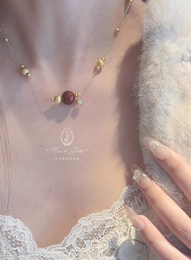 圣诞浆果枣泥红兔毛项链