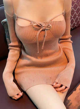 现货~51STUDIO自制绑带挂脖性感纯欲针织纯欲小女人包臀连衣裙