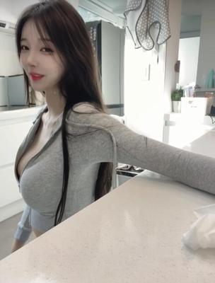 韩风小姐姐超紧身显胸大拉链薄款连帽短款开衫小外套卫衣运动衫