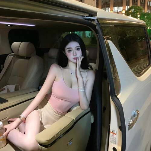 U领带胸垫吊带背心少女夏季收腰显瘦甜辣小众独特别致很仙短上衣