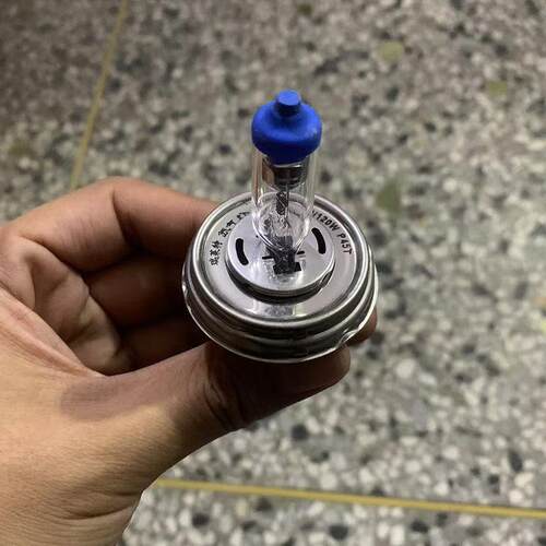 氙气汽车24伏卤素远近光雾灯泡