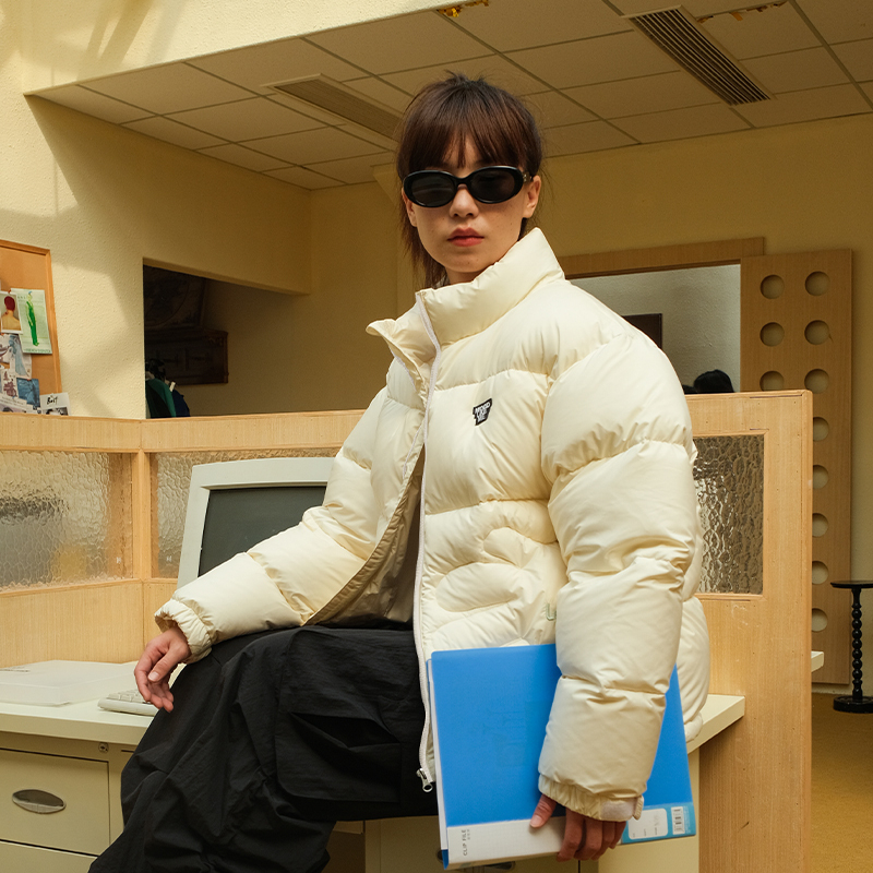 MoodLikeMe  大手口袋绗缝slogan小标刺绣2024冬季羽绒服面包服