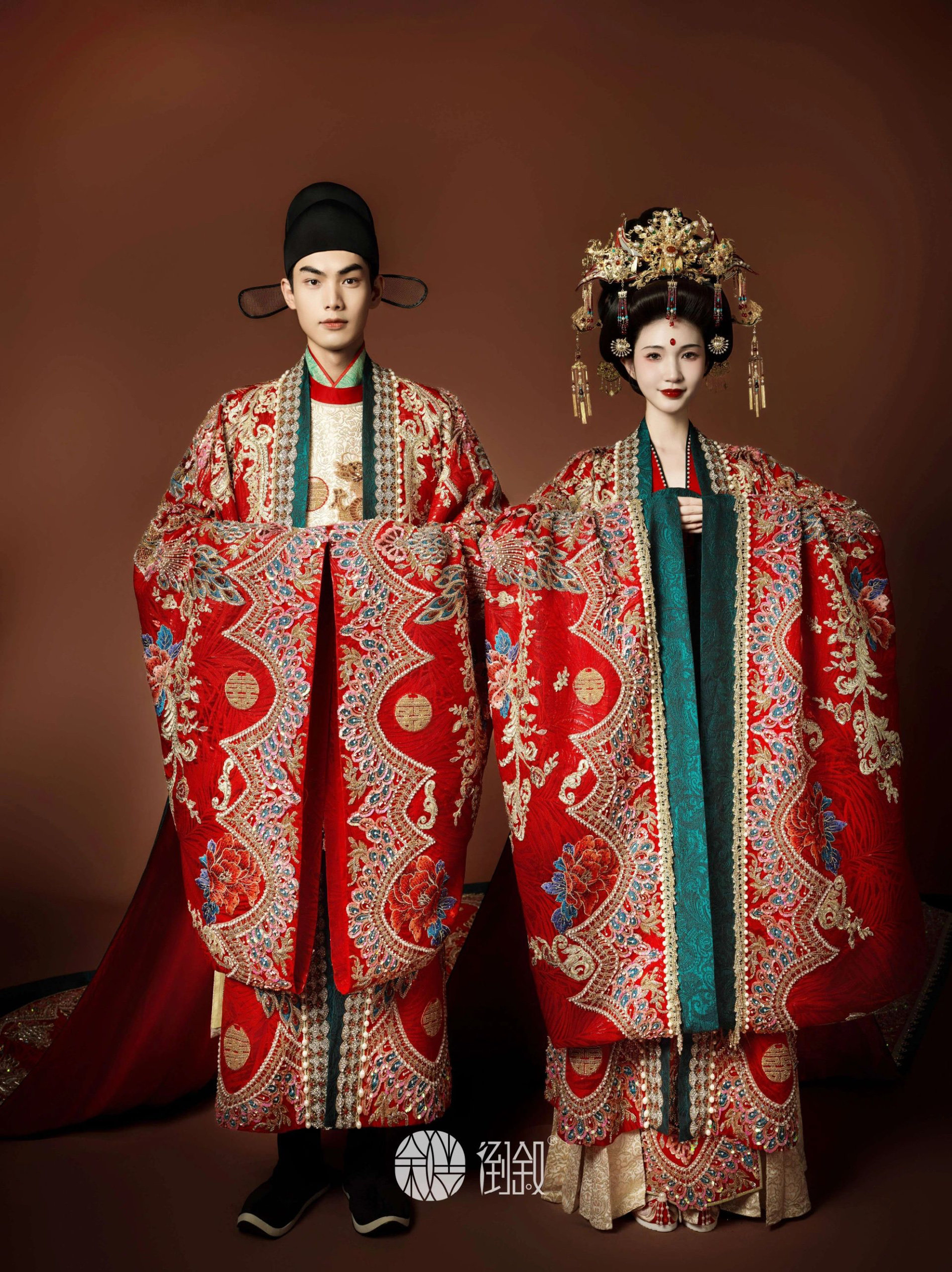 倒叙汉服婚服中式唐制男女凤冠霞帔拖尾中式礼服出租结婚定制服装