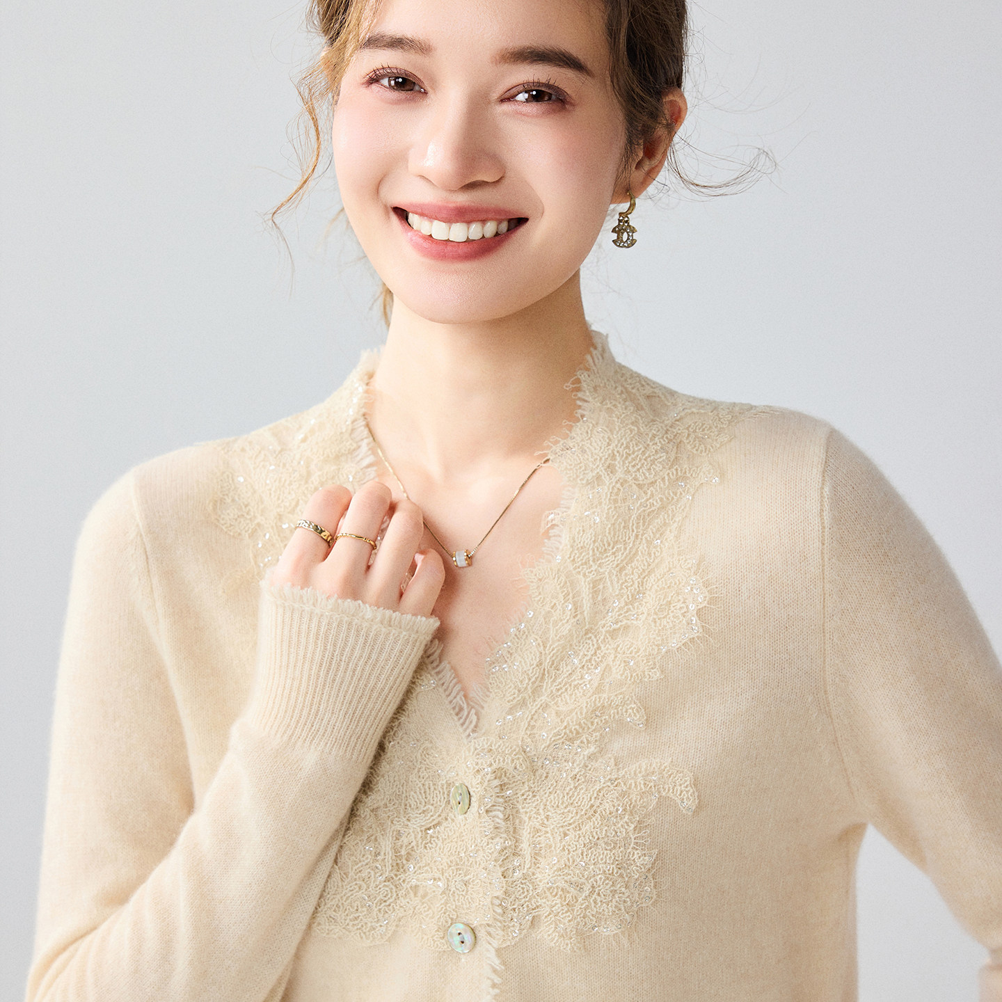 纯山羊绒V领流苏蕾丝开衫女款