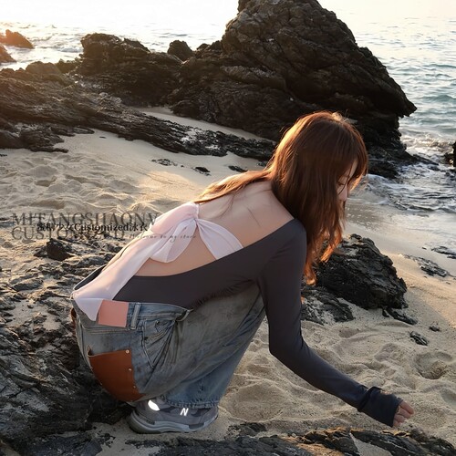纯欲粉色丝带蝴蝶结连体露背泳衣