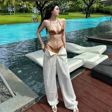 欧美性感辣妹复古金色缎面三点式比基尼小胸绑带泡温泉度假泳衣女