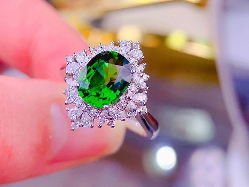 天然碧玺戒指18k金镶嵌天然铬碧玺戒指搭配南非真钻豪华镶嵌